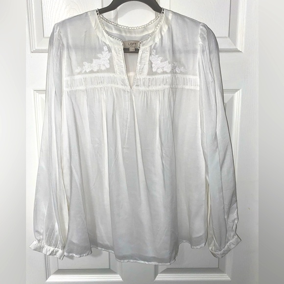 Beautiful Feminine Loft blouse. New without tags. - Picture 1 of 6